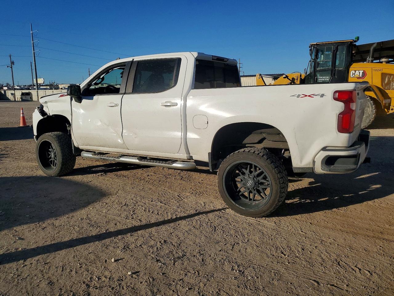 2020 CHEVROLET SILVERADO K1500 RST photo 2