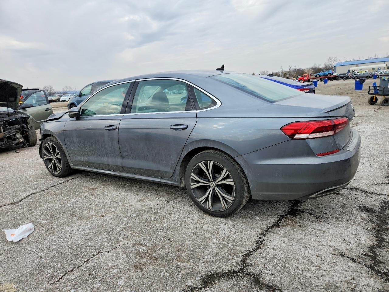 2021 VOLKSWAGEN PASSAT SE photo 2