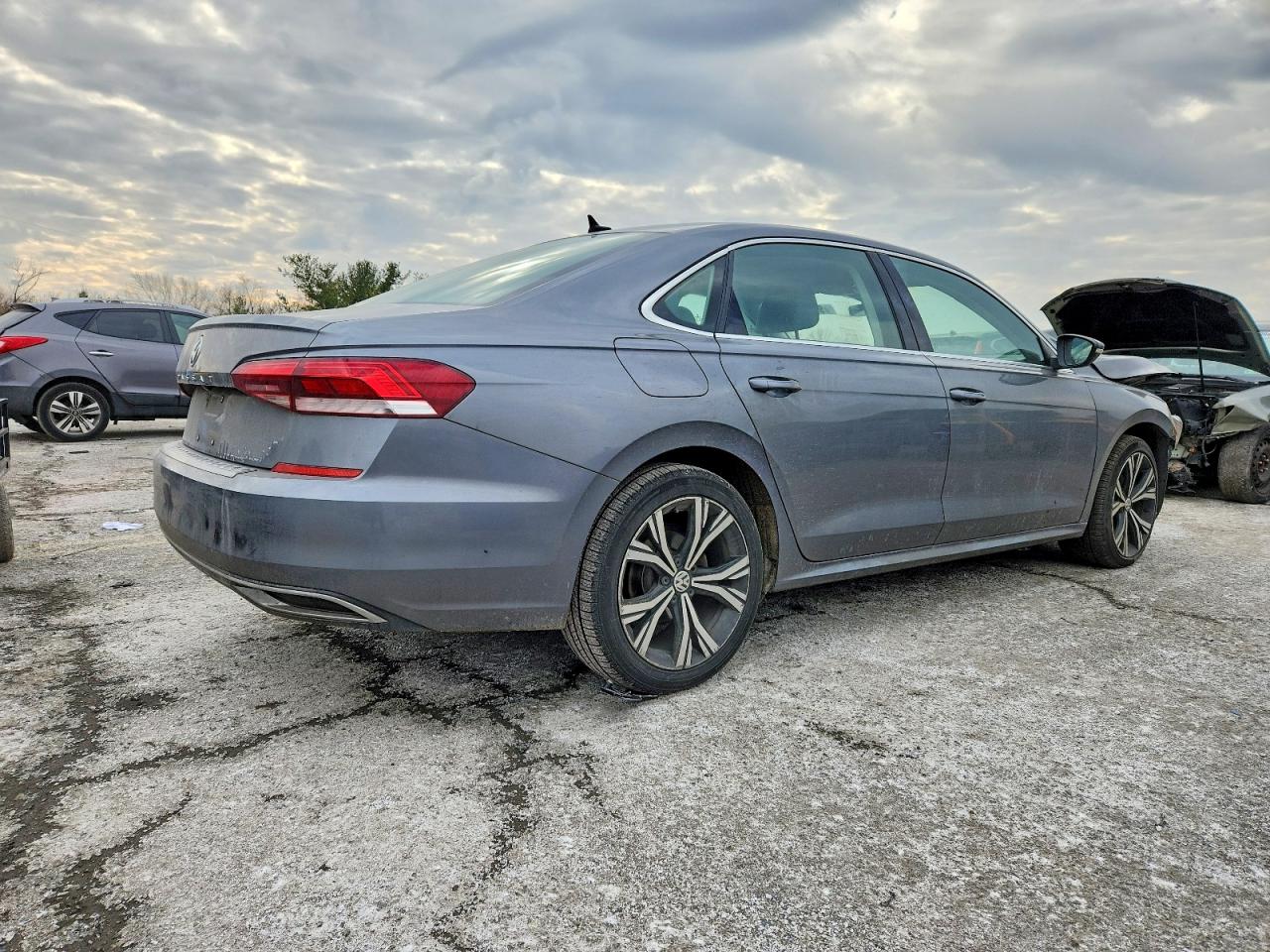 2021 VOLKSWAGEN PASSAT SE photo 3