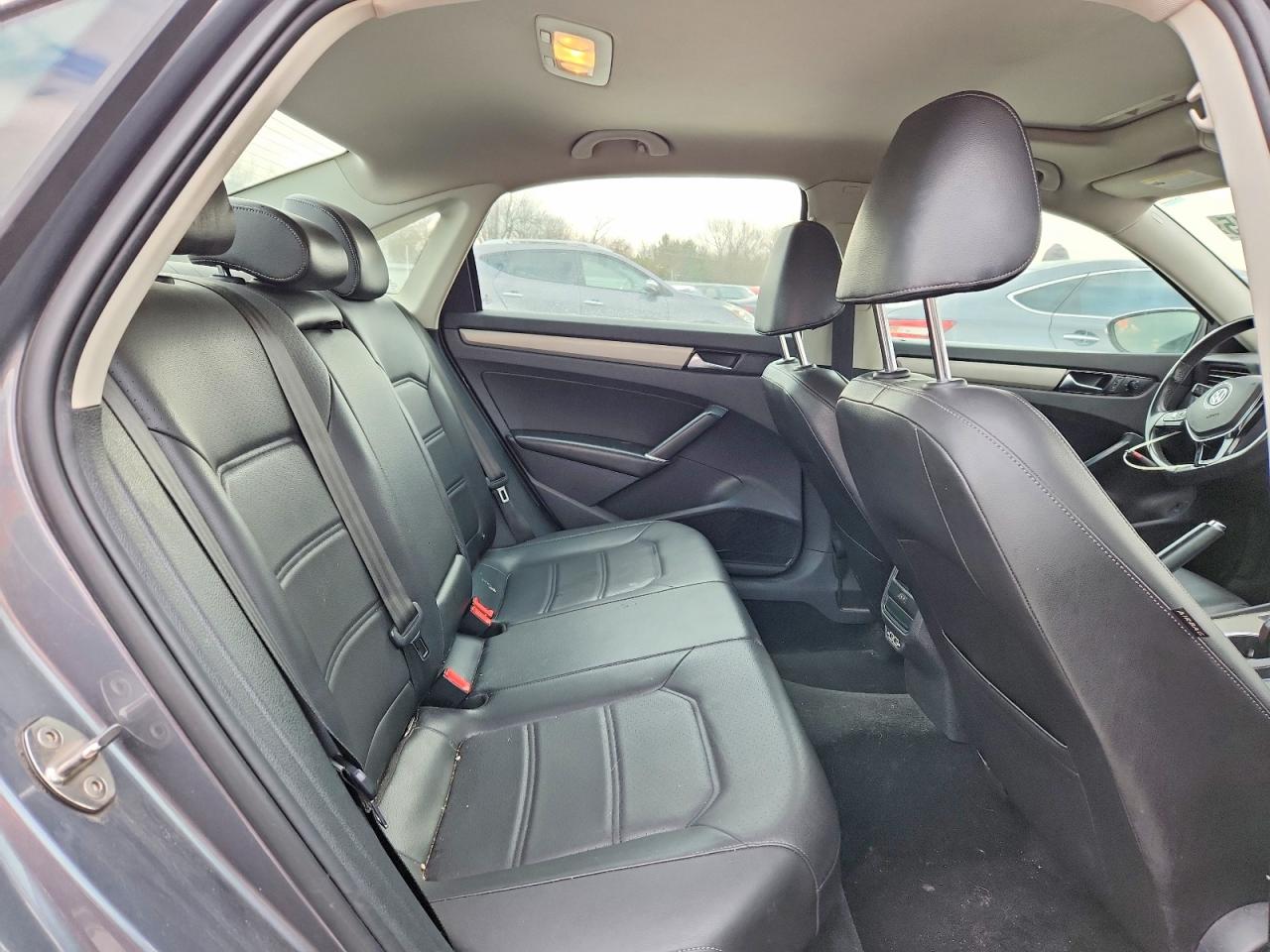 2021 VOLKSWAGEN PASSAT SE photo 10