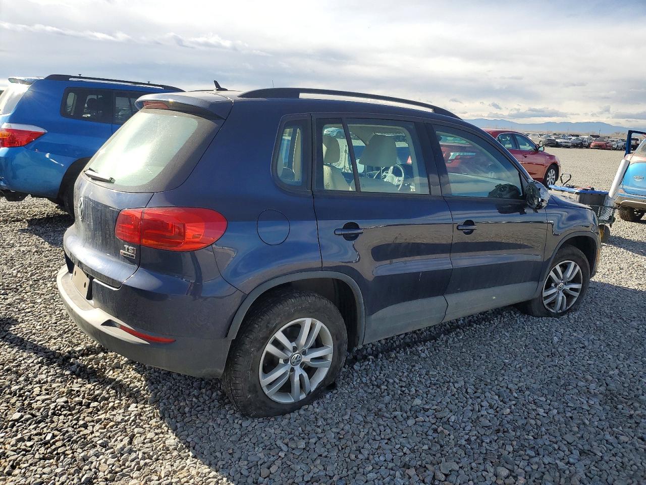 2016 VOLKSWAGEN TIGUAN S photo 3