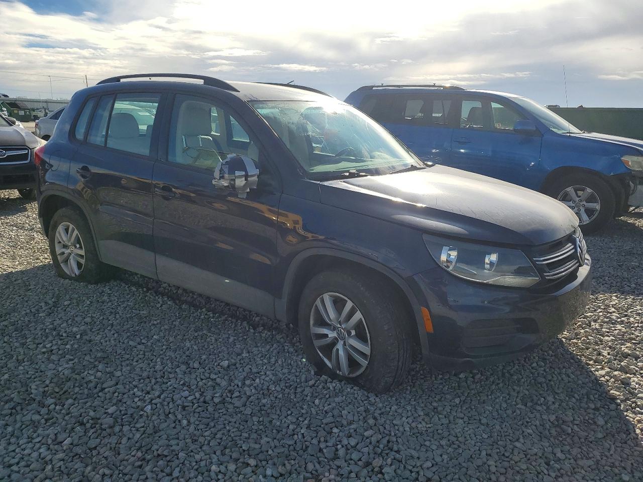 2016 VOLKSWAGEN TIGUAN S photo 4
