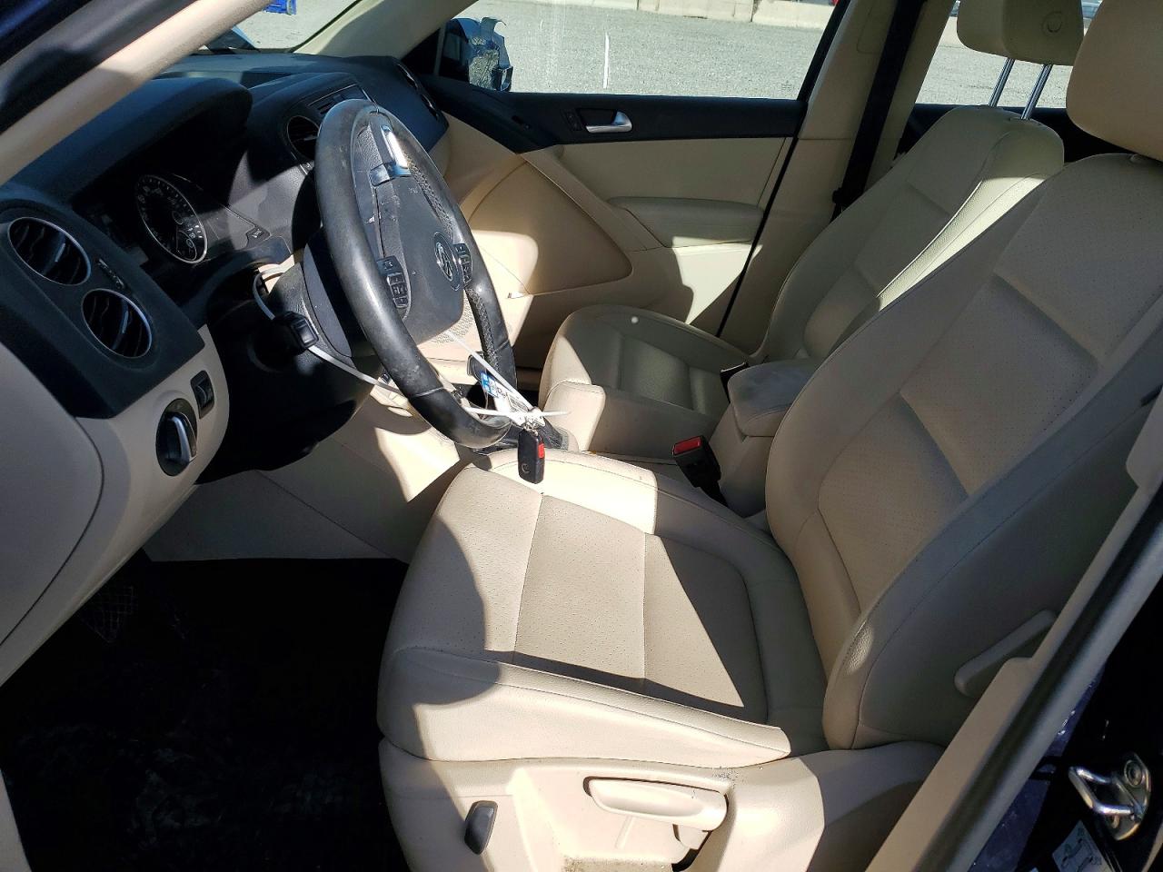 2016 VOLKSWAGEN TIGUAN S photo 7
