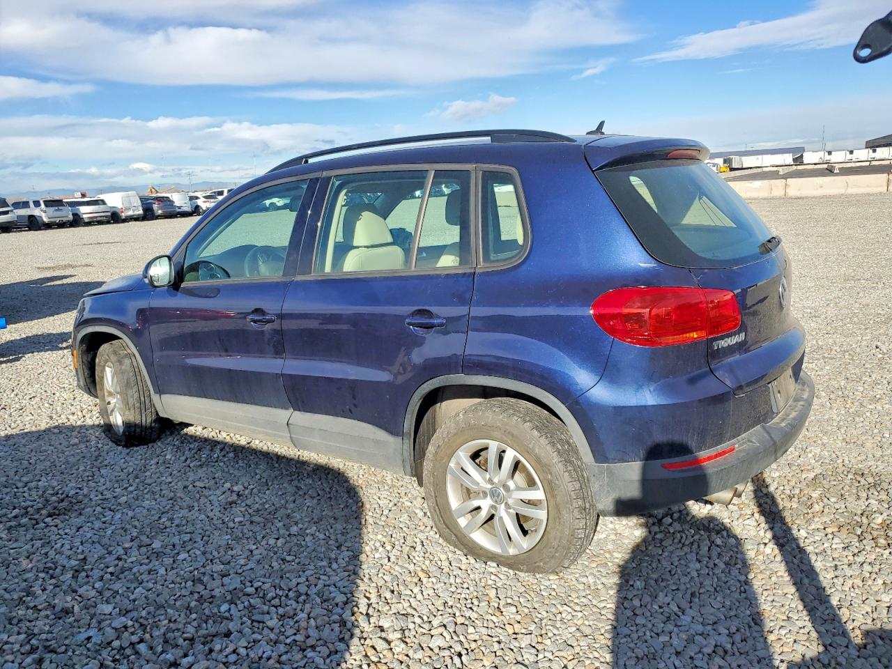2016 VOLKSWAGEN TIGUAN S photo 2