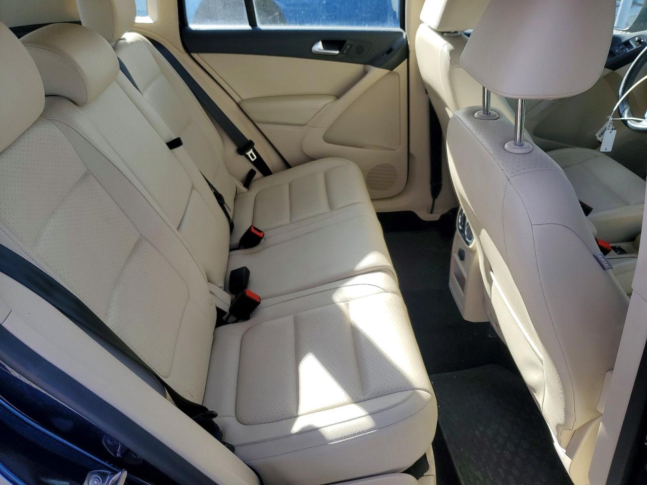 2016 VOLKSWAGEN TIGUAN S photo 11