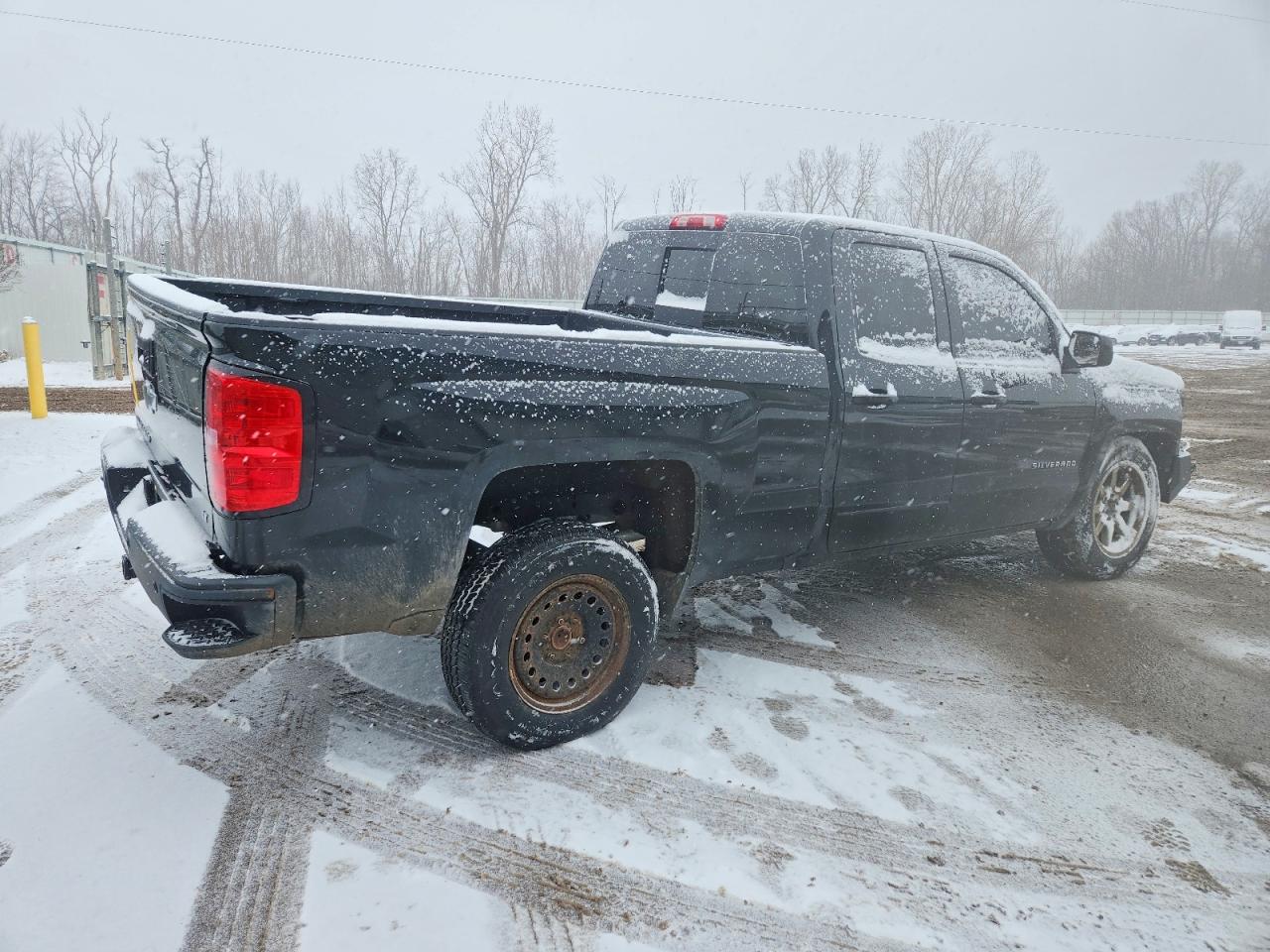 2016 CHEVROLET SILVERADO K1500 LT photo 3