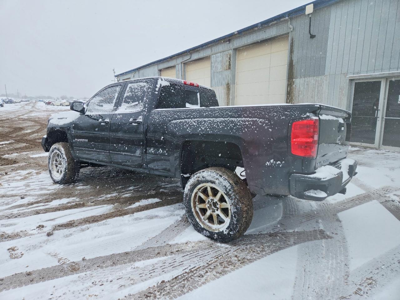 2016 CHEVROLET SILVERADO K1500 LT photo 2