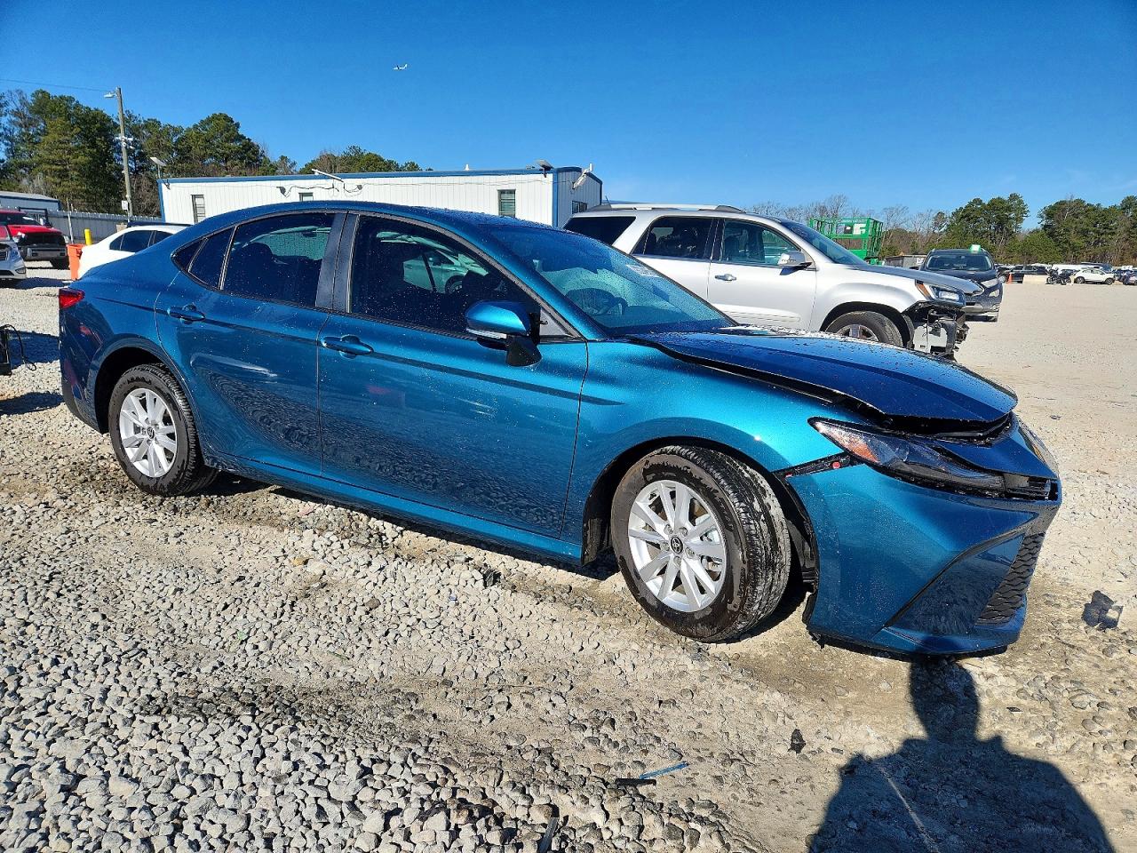 2025 TOYOTA CAMRY LE photo 4