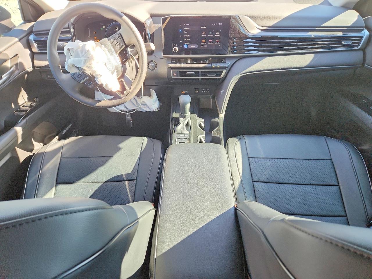 2025 TOYOTA CAMRY LE photo 8