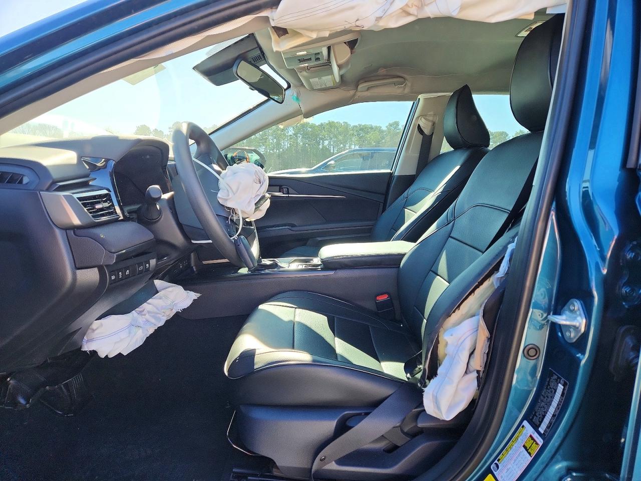 2025 TOYOTA CAMRY LE photo 7