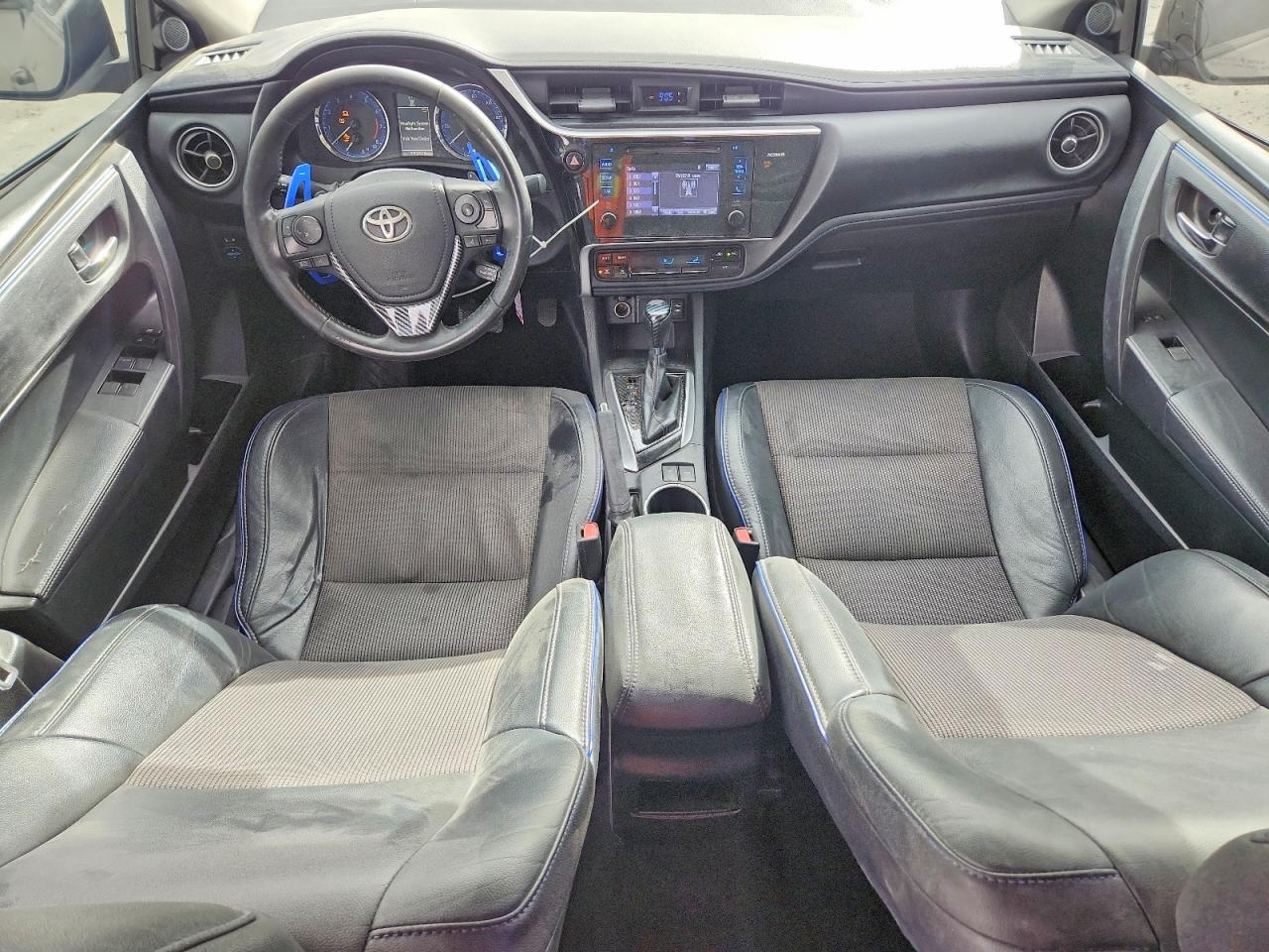 2017 TOYOTA COROLLA SE photo 8