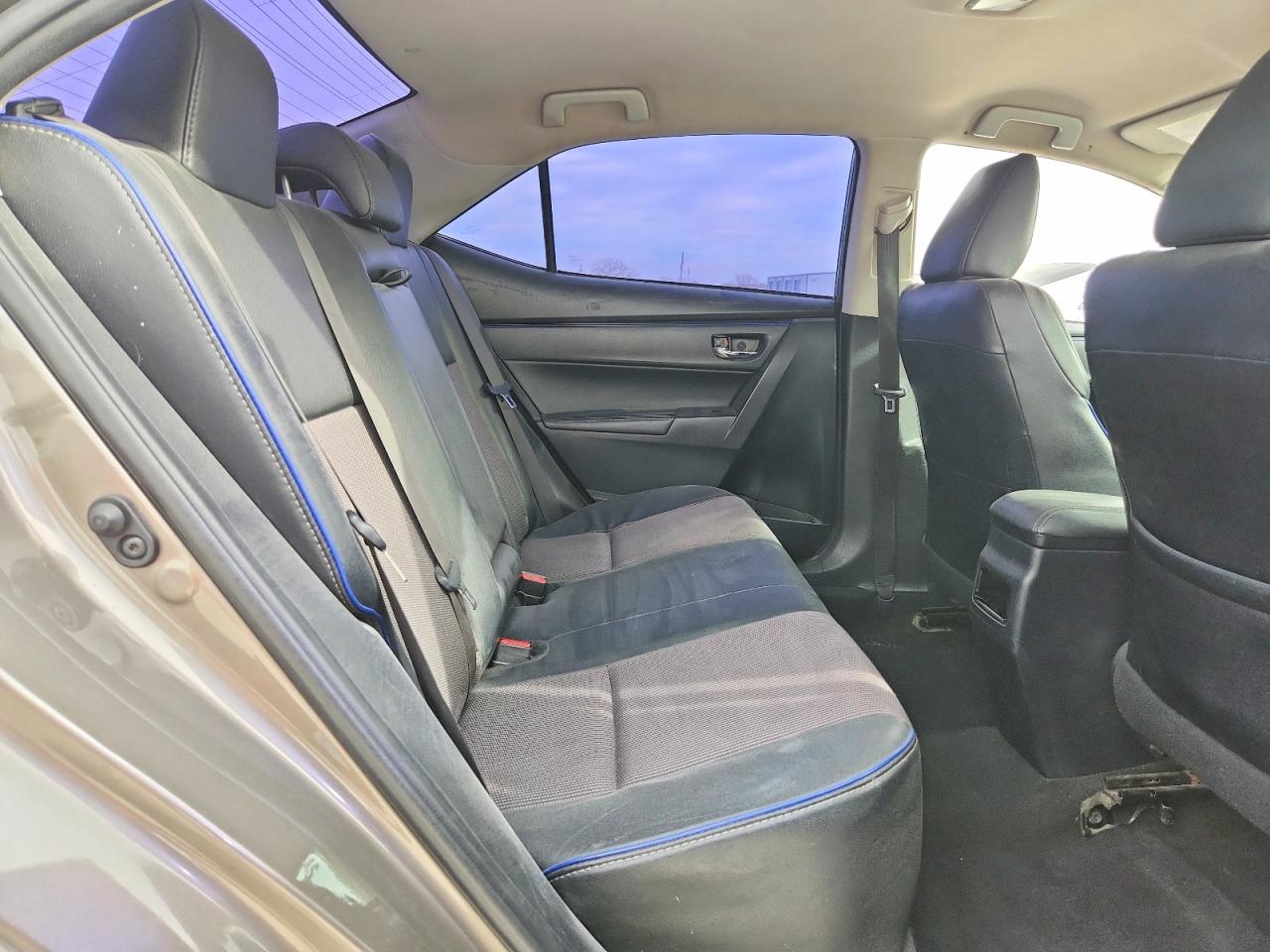 2017 TOYOTA COROLLA SE photo 10