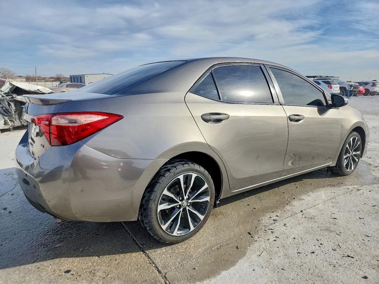 2017 TOYOTA COROLLA SE photo 3