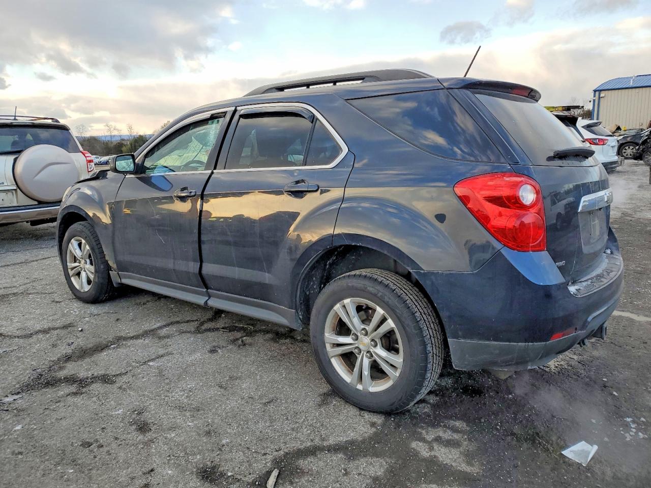 2015 CHEVROLET EQUINOX LT photo 2