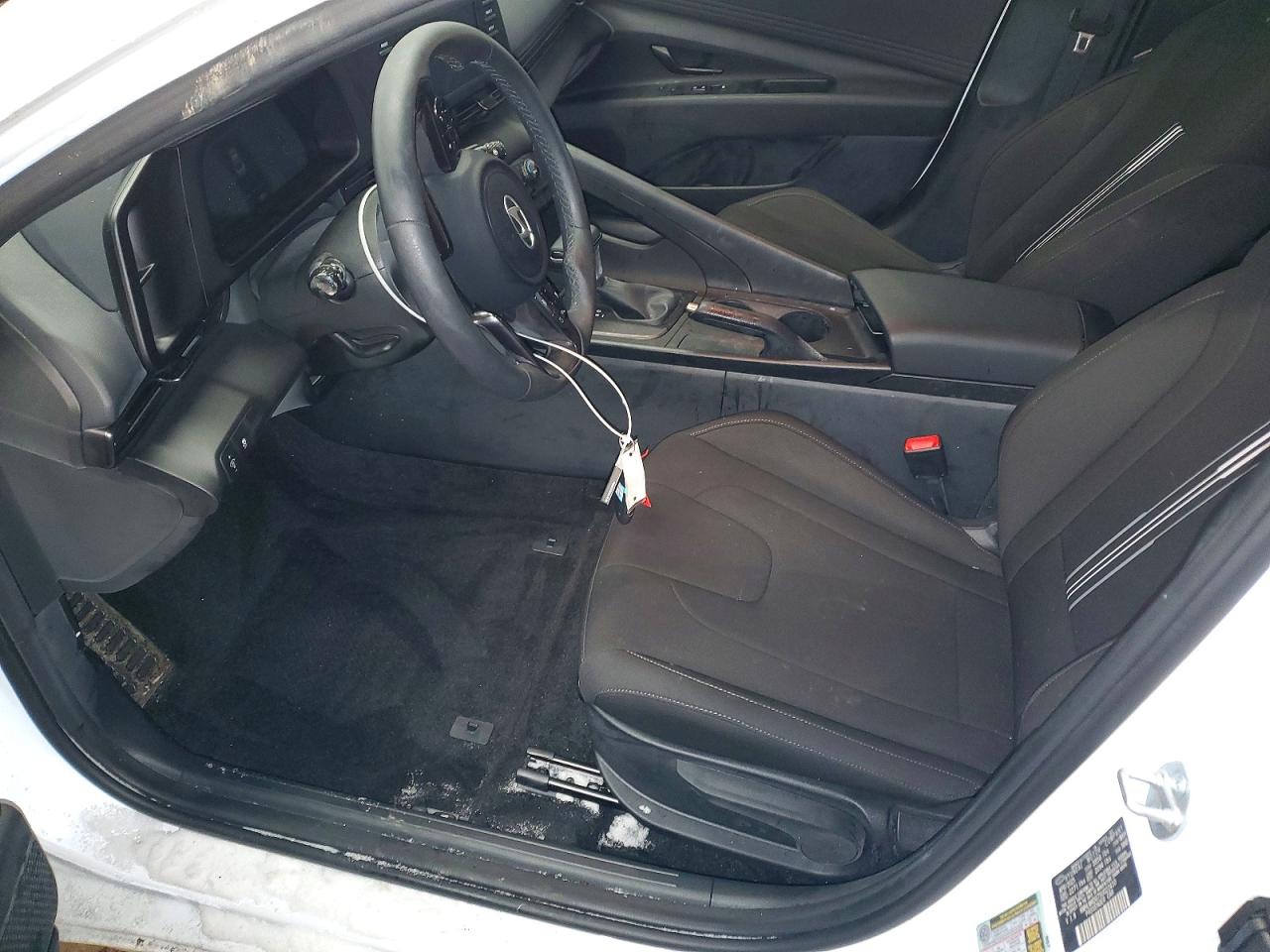2025 HYUNDAI ELANTRA SEL SPORT photo 7