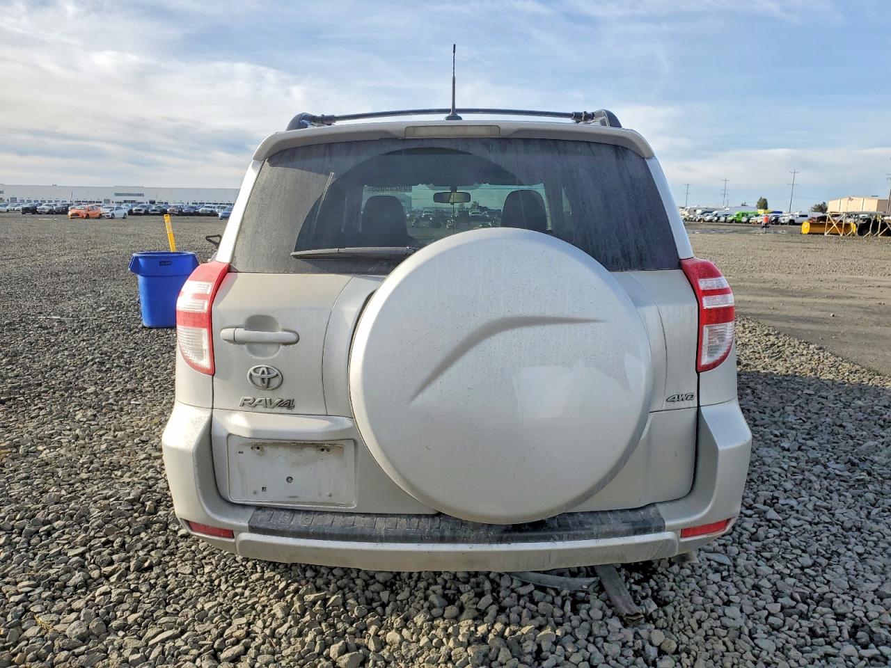 2011 TOYOTA RAV4 photo 6