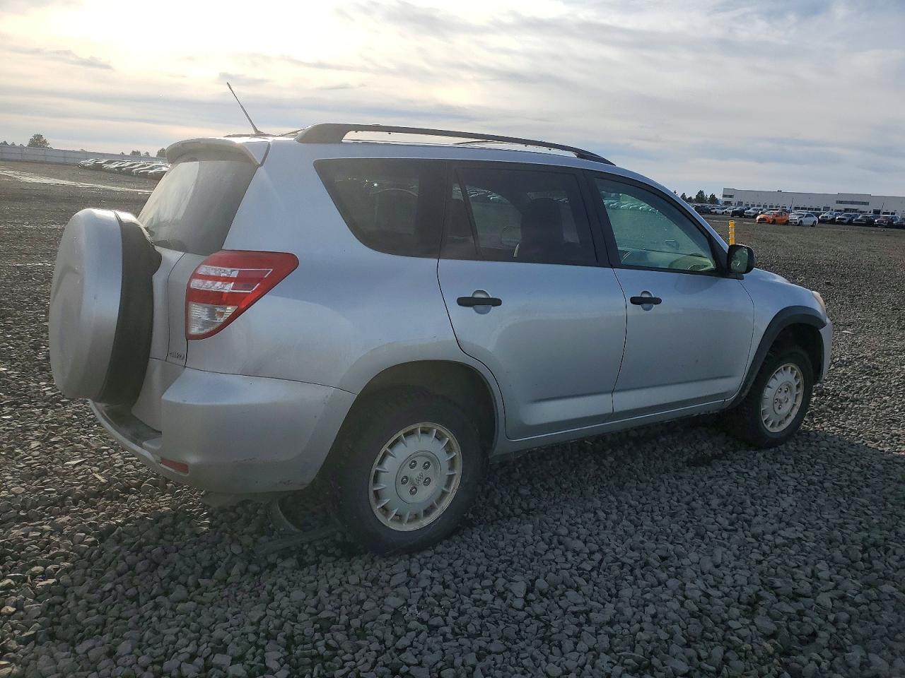 2011 TOYOTA RAV4 photo 3