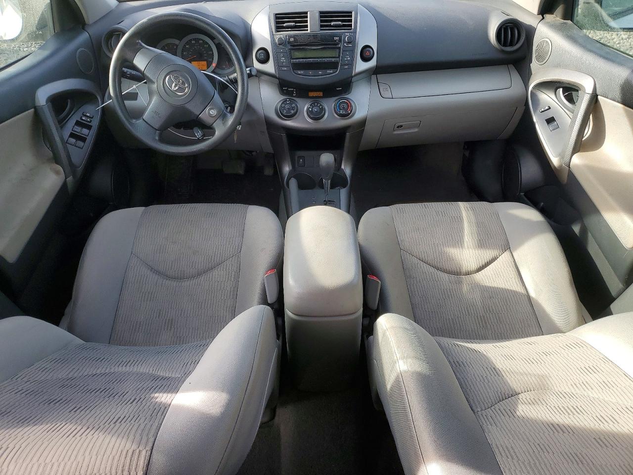 2011 TOYOTA RAV4 photo 8