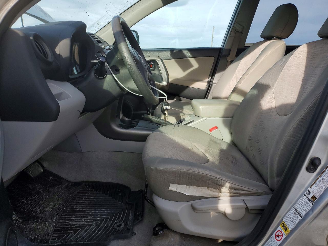 2011 TOYOTA RAV4 photo 7