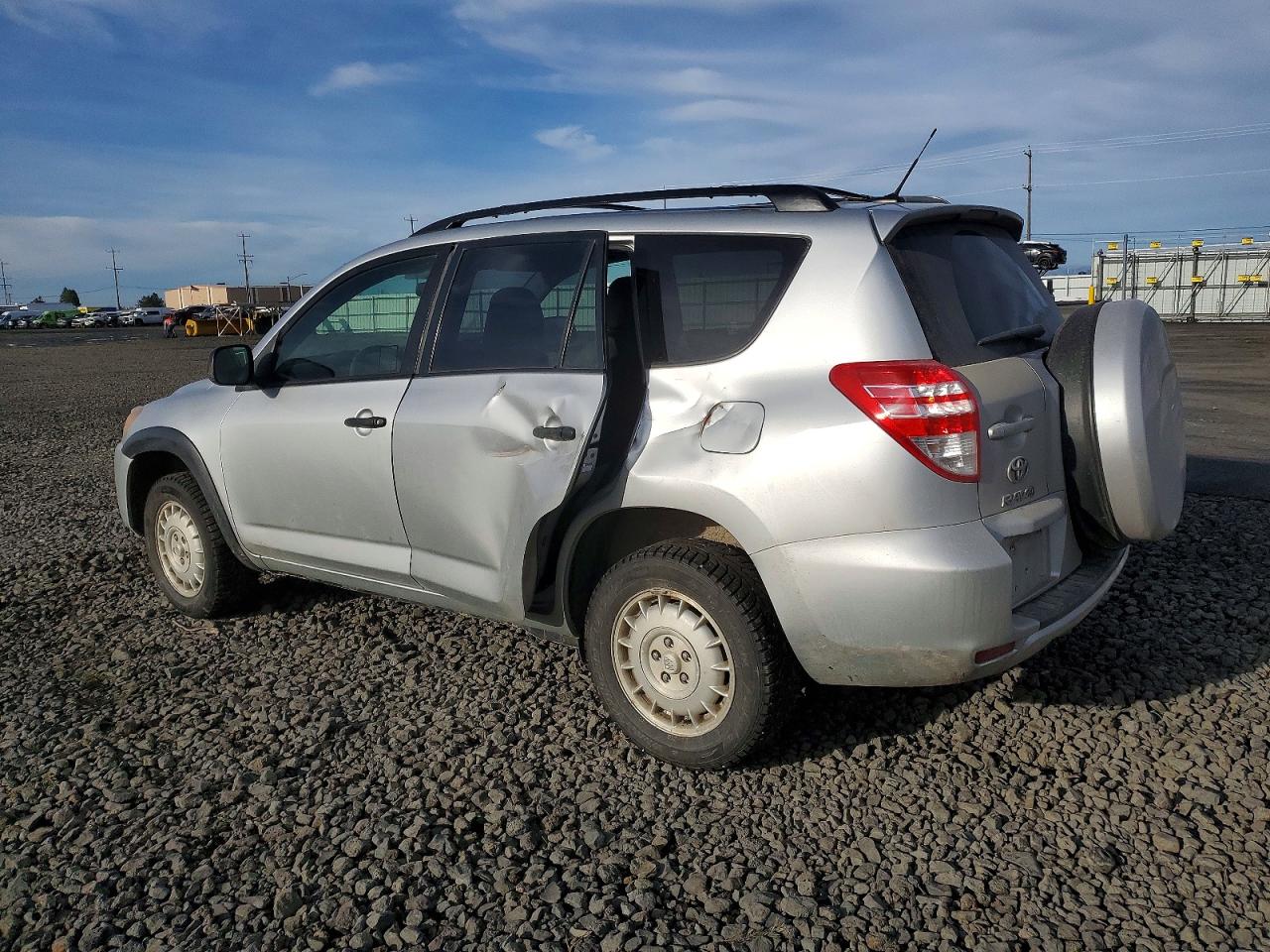 2011 TOYOTA RAV4 photo 2