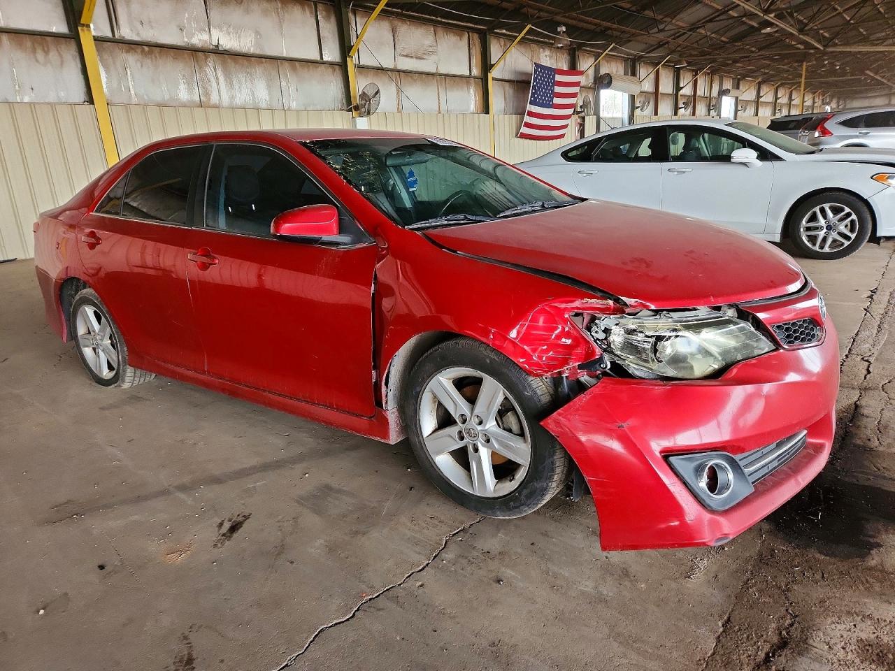2014 TOYOTA CAMRY L photo 4