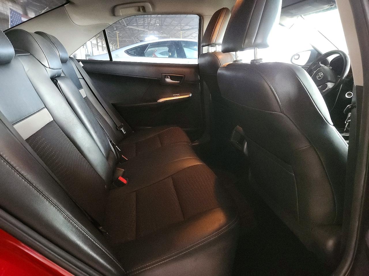 2014 TOYOTA CAMRY L photo 10