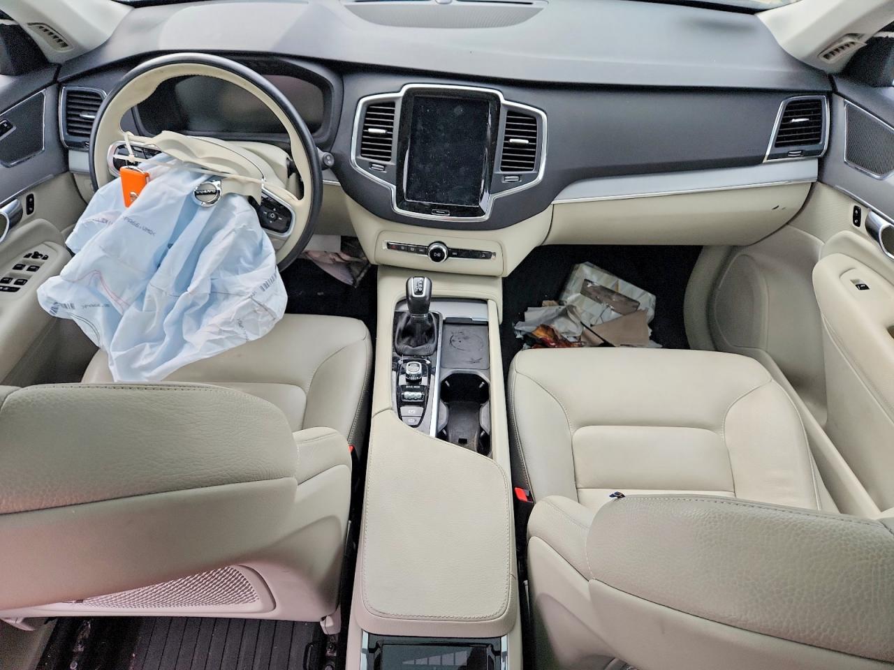 2021 VOLVO XC90 T5 MOMENTUM photo 8