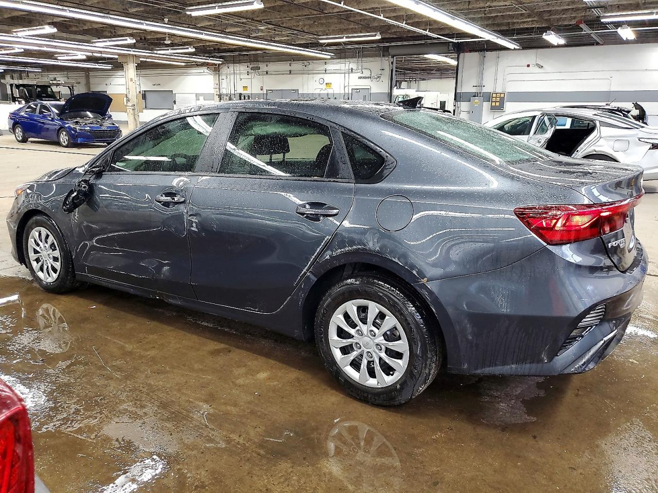 2023 KIA FORTE LX photo 2