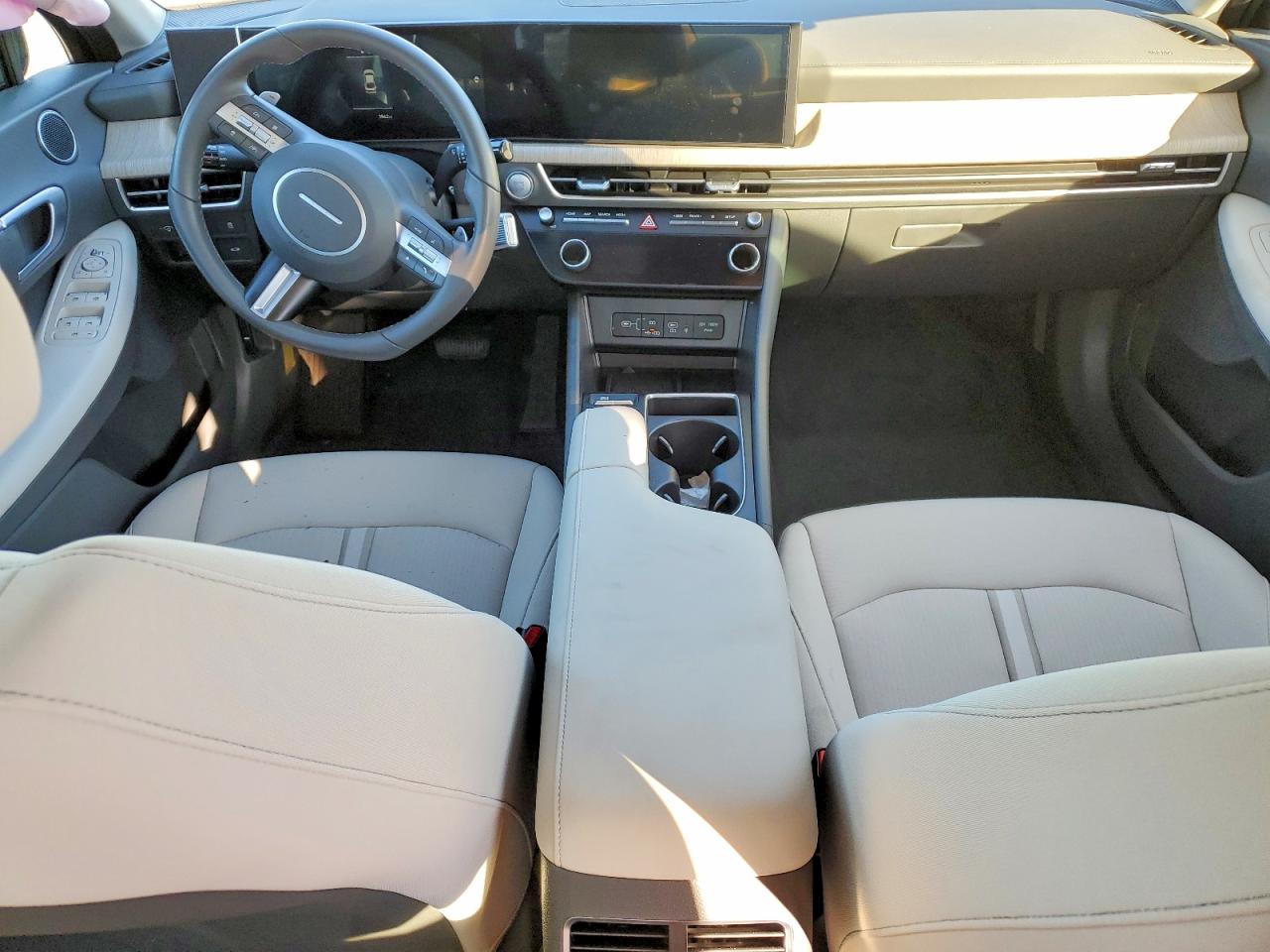 2025 HYUNDAI SONATA HYBRID photo 8