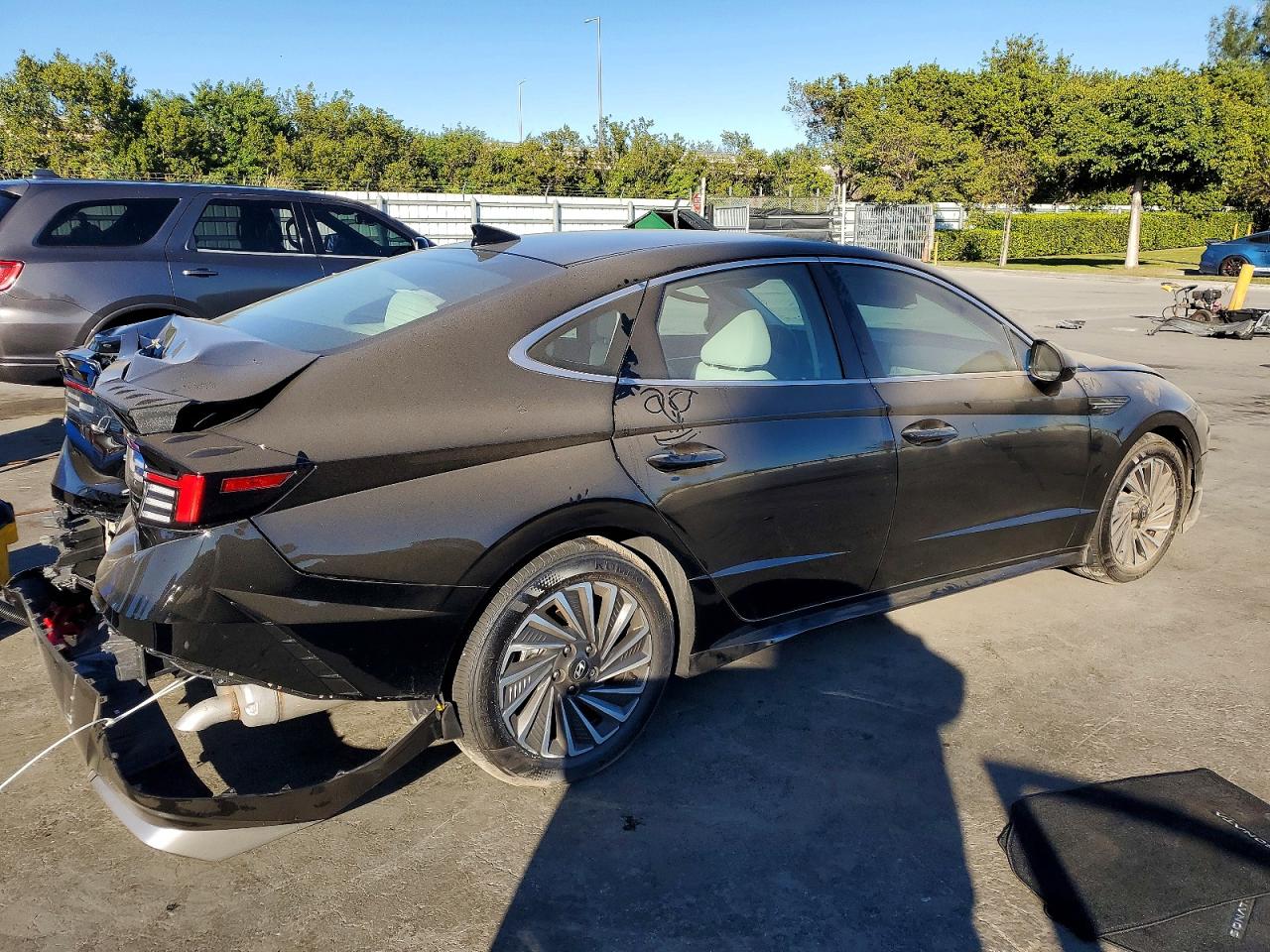 2025 HYUNDAI SONATA HYBRID photo 3