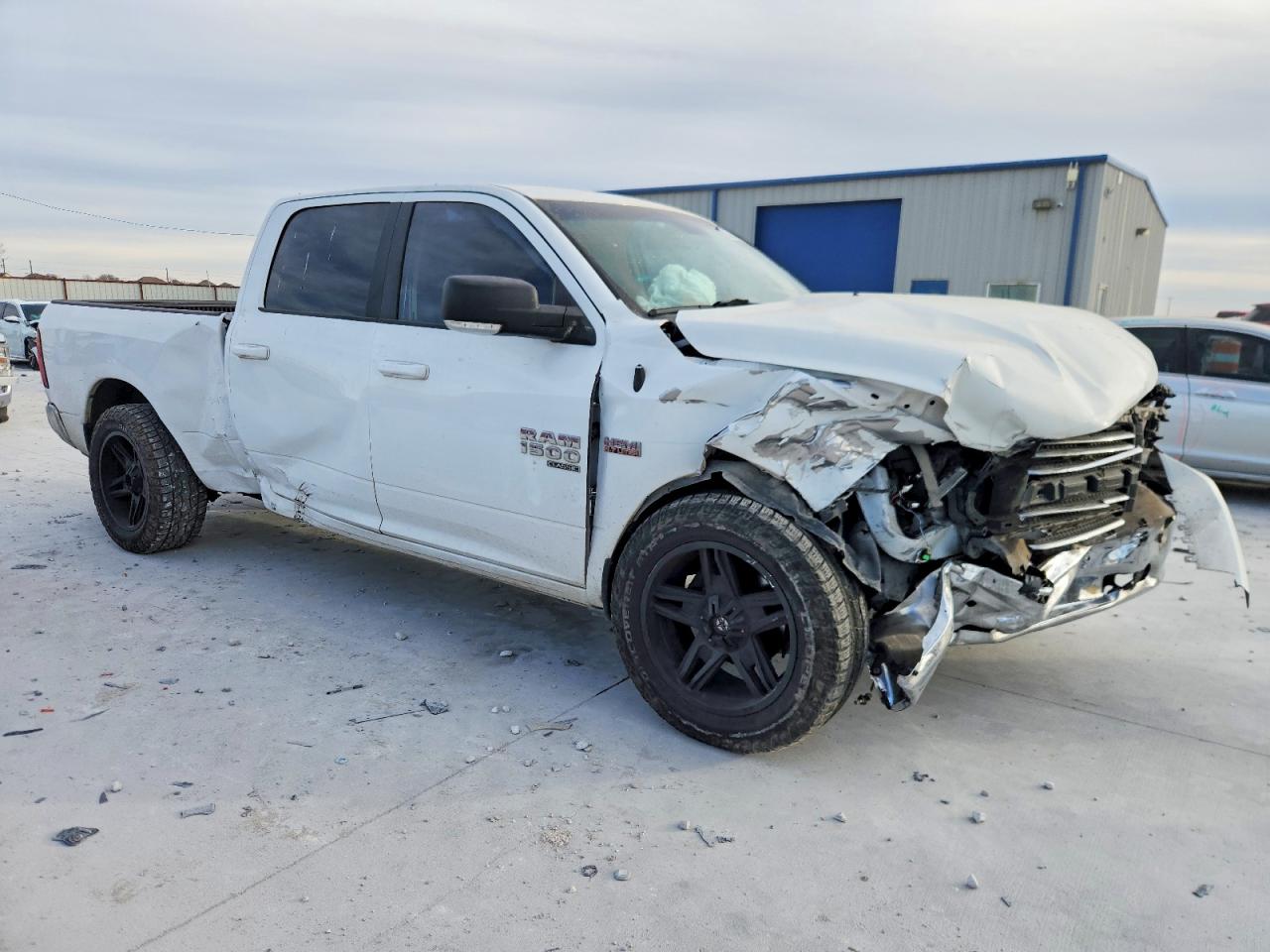 2019 RAM 1500 CLASSIC SLT photo 4
