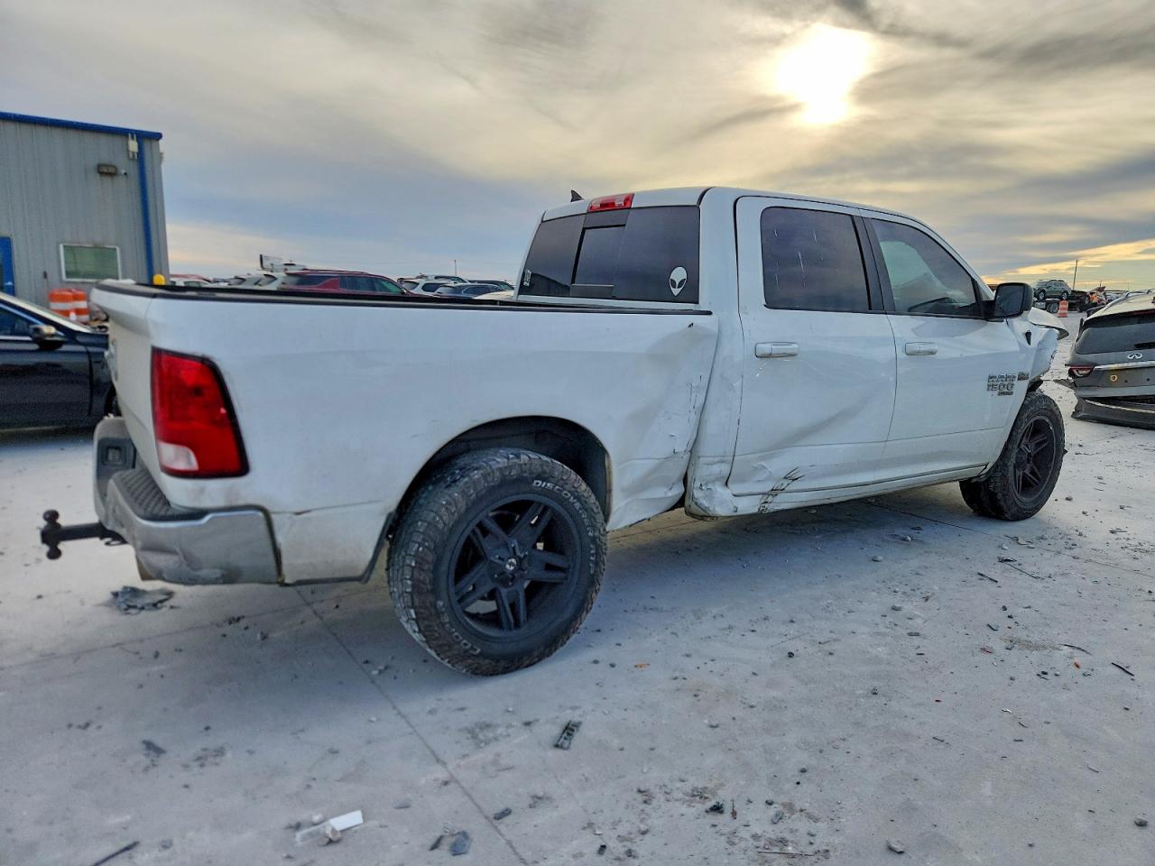 2019 RAM 1500 CLASSIC SLT photo 3