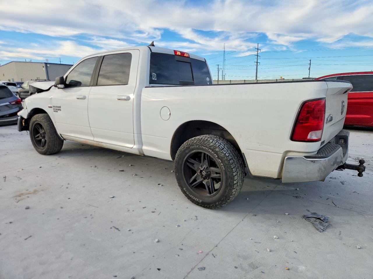 2019 RAM 1500 CLASSIC SLT photo 2
