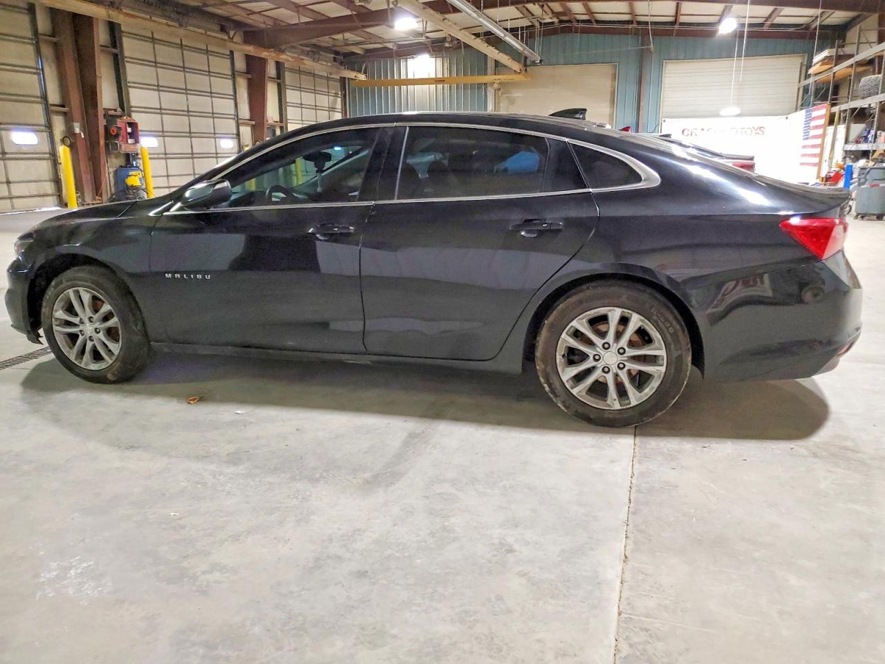 2017 CHEVROLET MALIBU photo 2