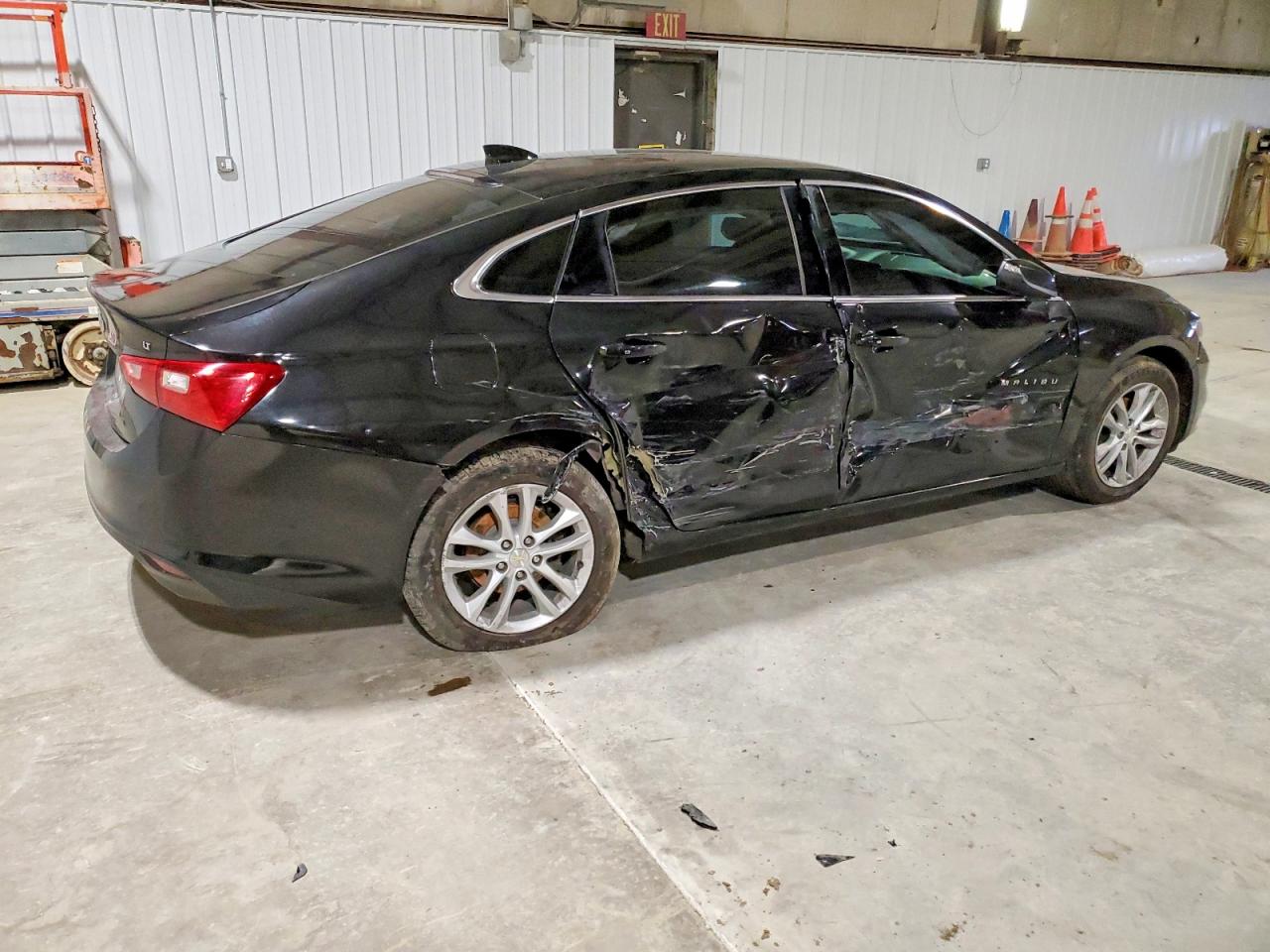2017 CHEVROLET MALIBU photo 3