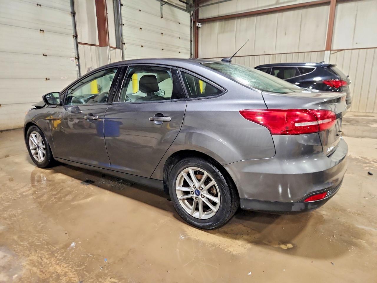 2018 FORD FOCUS SE photo 2