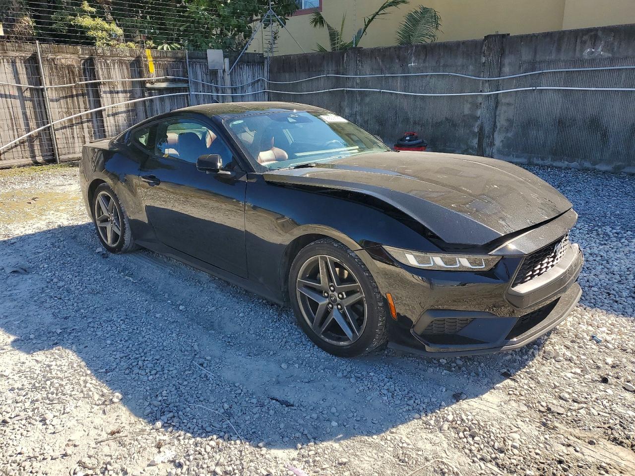 2024 FORD MUSTANG photo 4