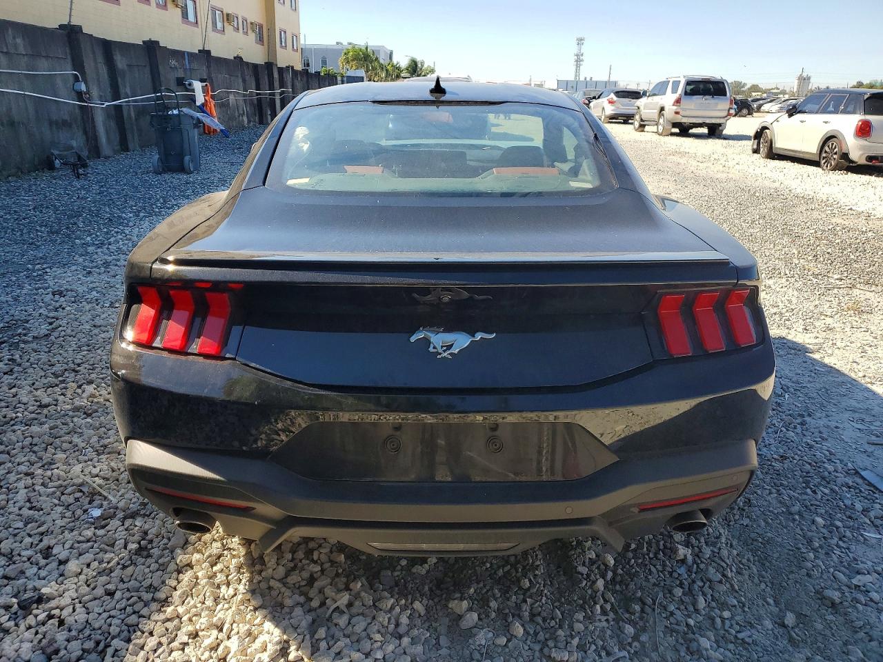 2024 FORD MUSTANG photo 6