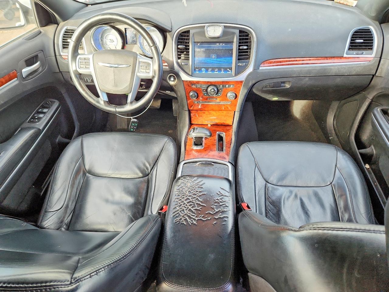 2014 CHRYSLER 300 photo 8