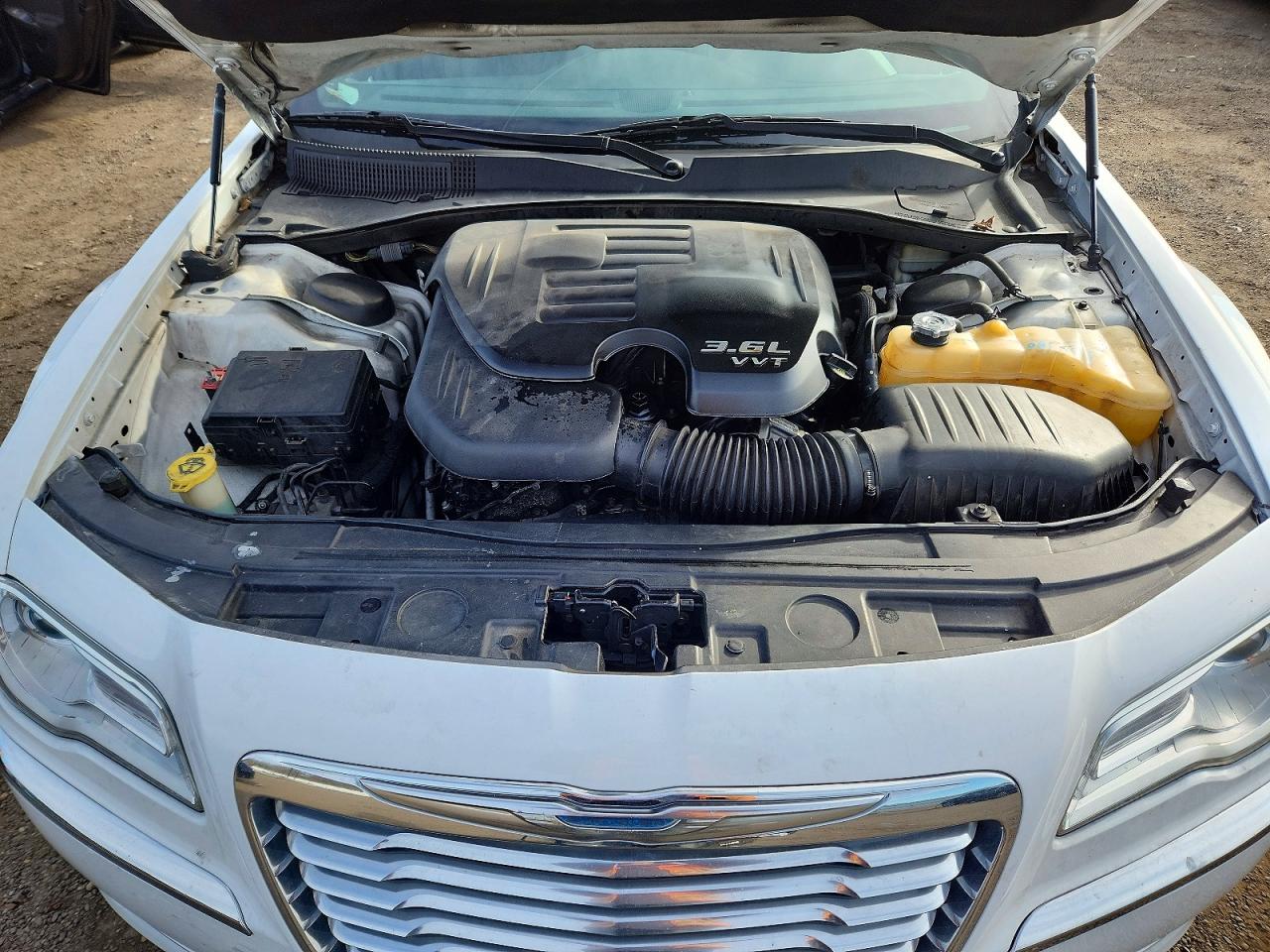 2014 CHRYSLER 300 photo 11