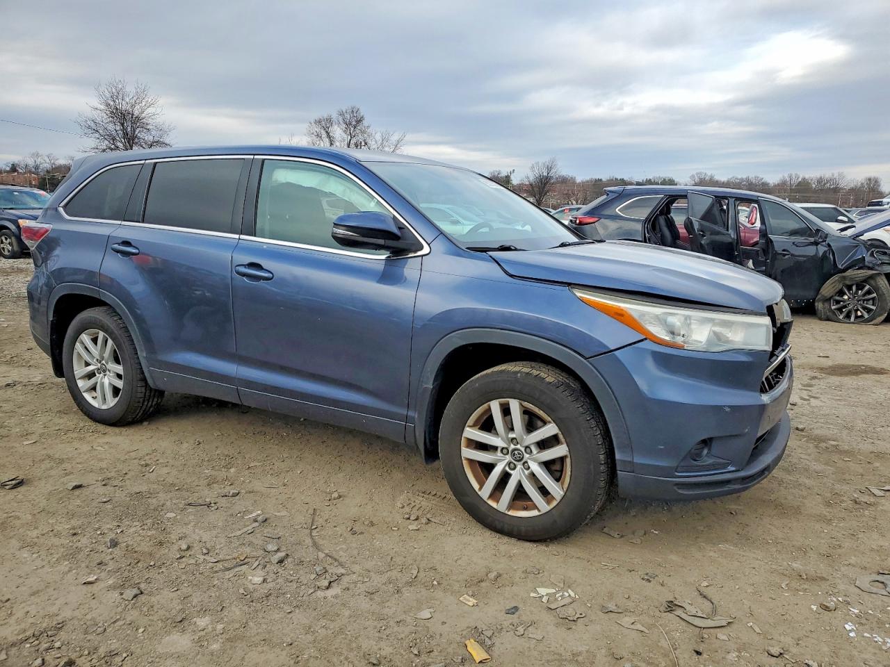 2016 TOYOTA HIGHLANDER LE photo 4