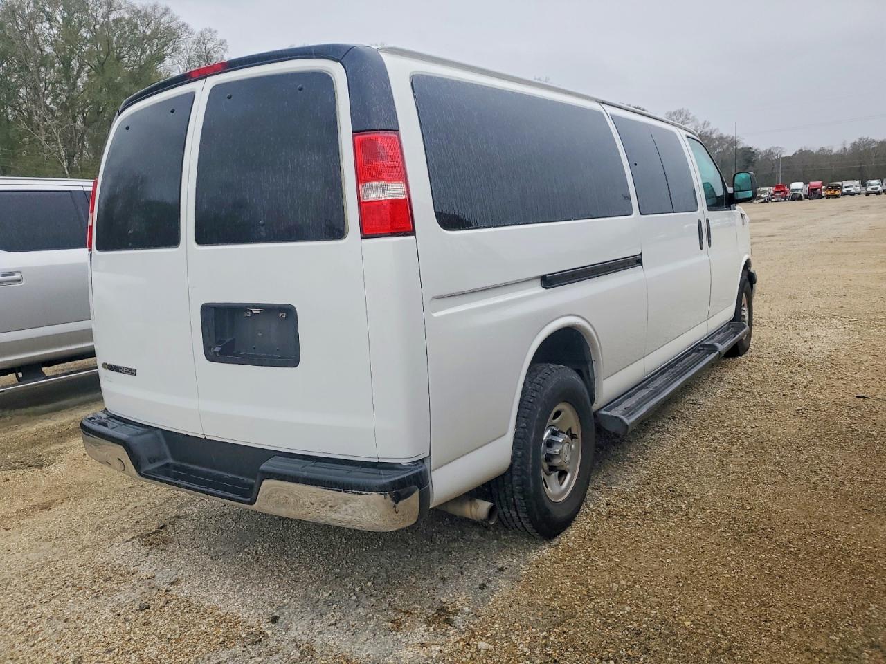 2020 CHEVROLET EXPRESS G3500 LT photo 3