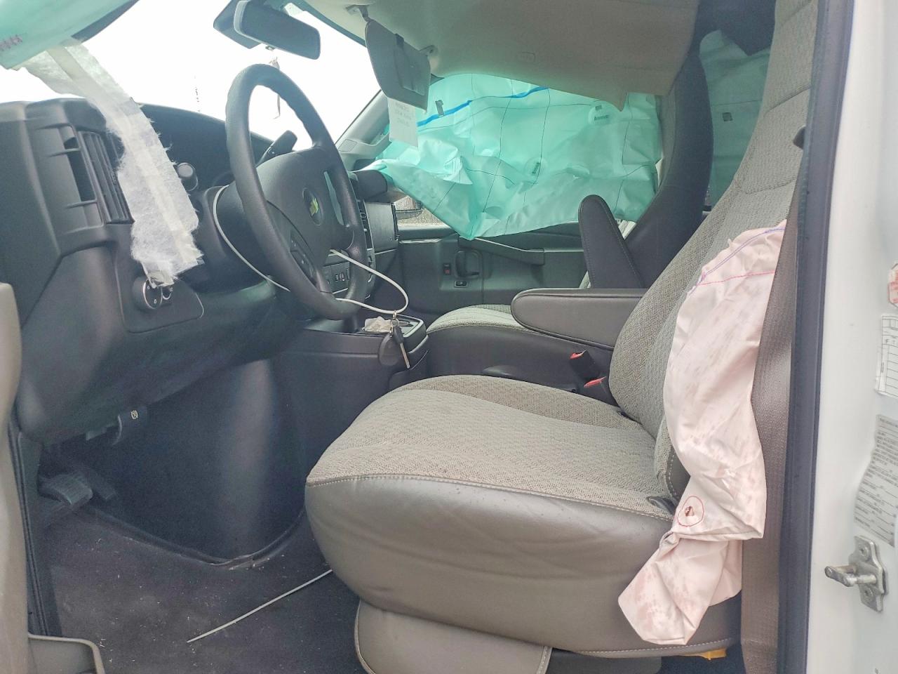 2020 CHEVROLET EXPRESS G3500 LT photo 7