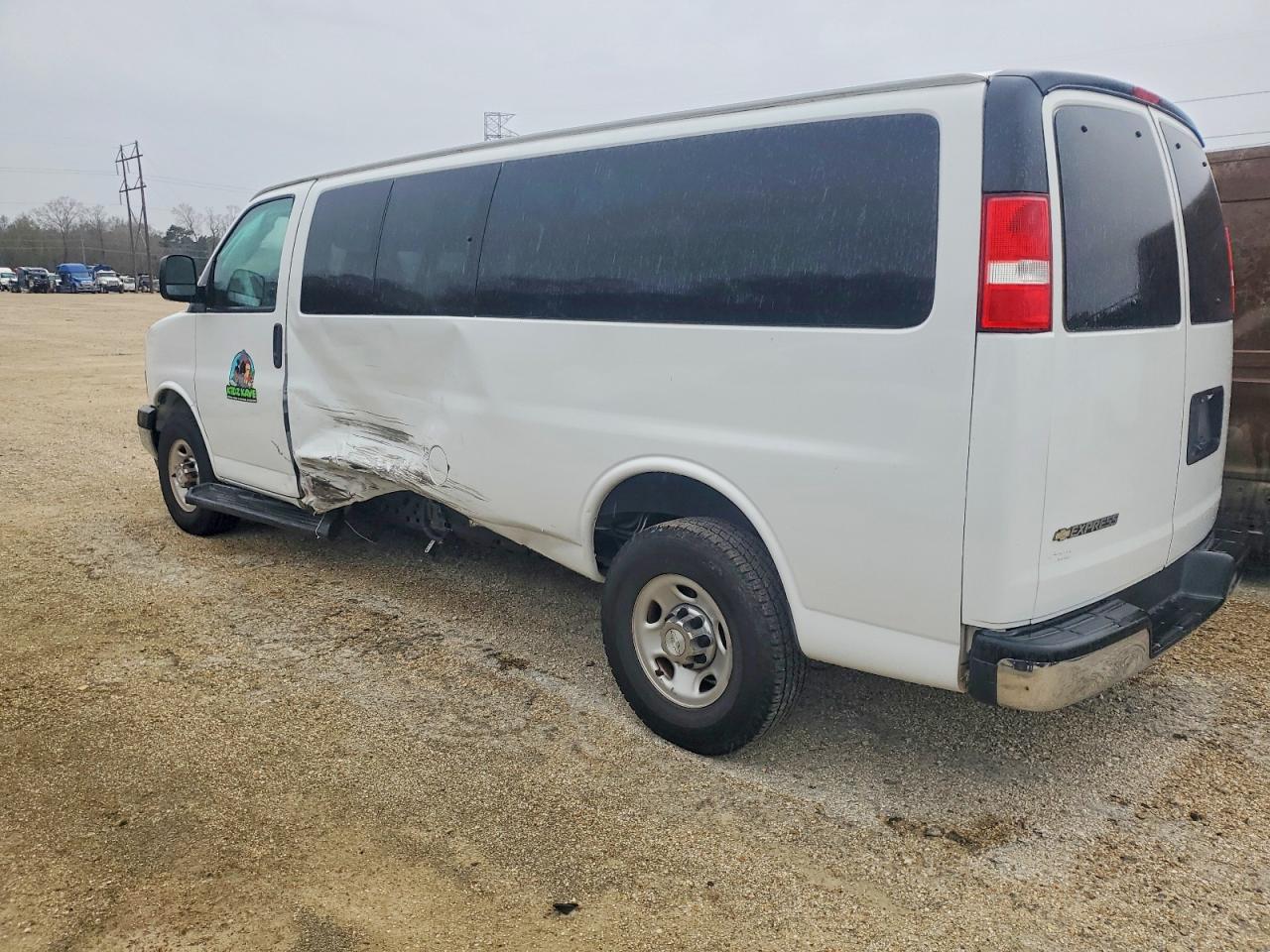 2020 CHEVROLET EXPRESS G3500 LT photo 2