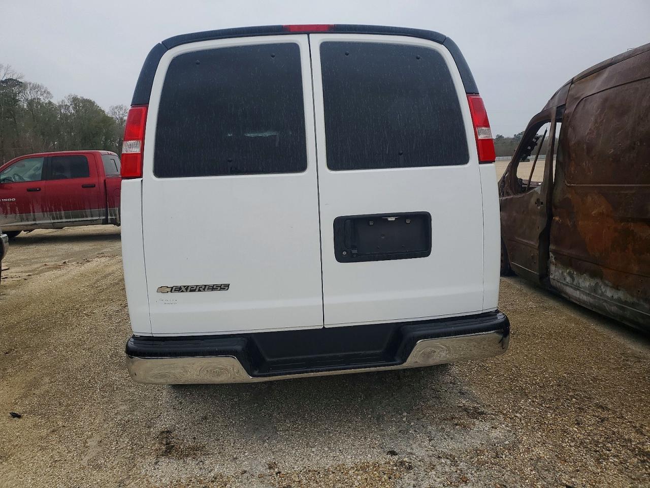 2020 CHEVROLET EXPRESS G3500 LT photo 6