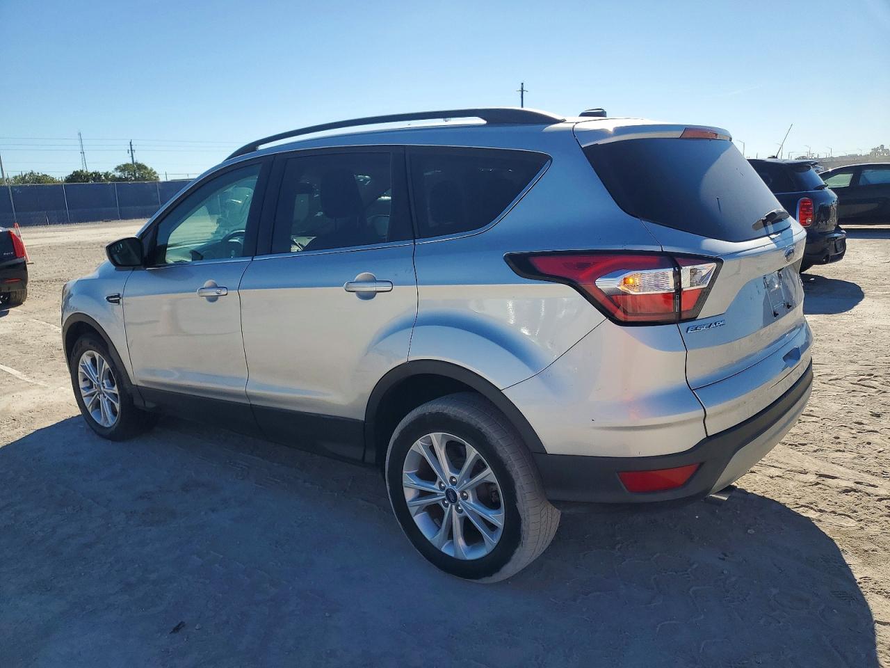 2018 FORD ESCAPE SE photo 2