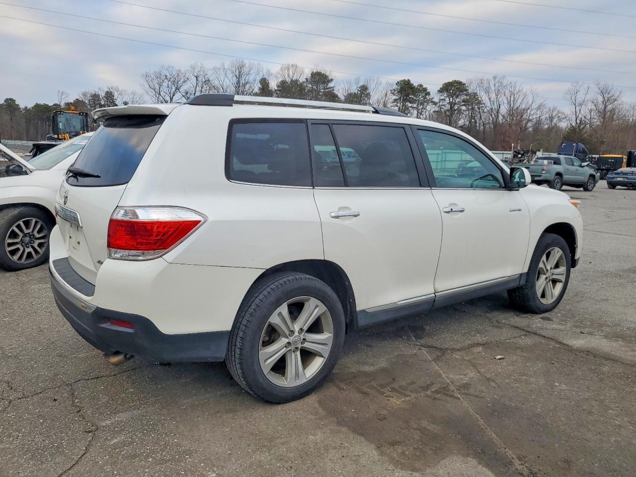 2013 TOYOTA HIGHLANDER LIMITED photo 3