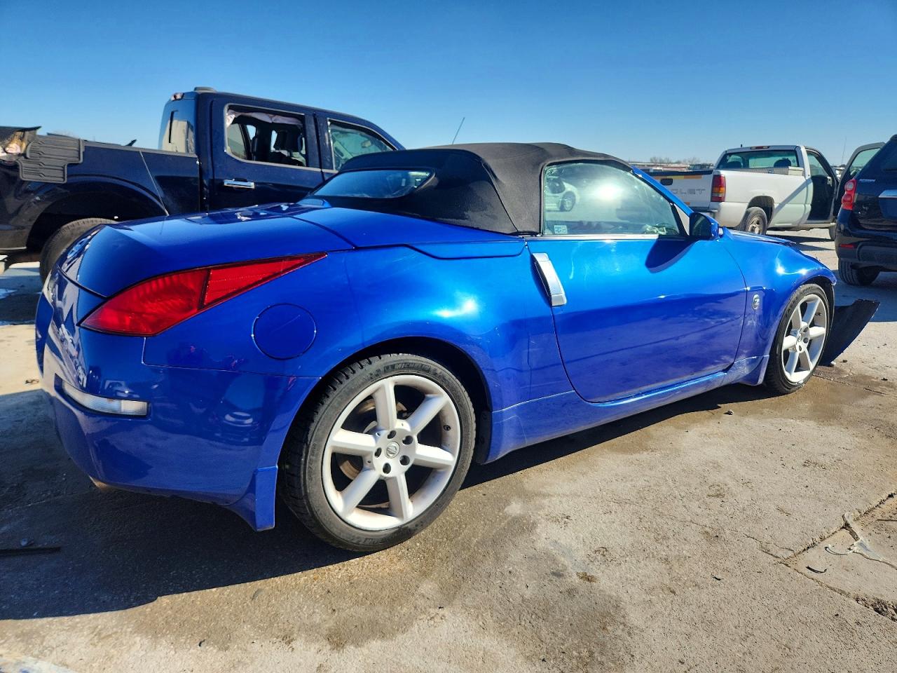 2005 NISSAN 350Z photo 3