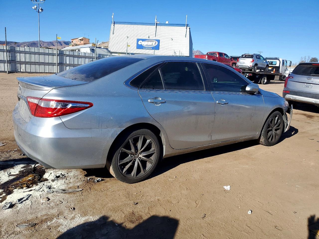 2015 TOYOTA CAMRY LE photo 3