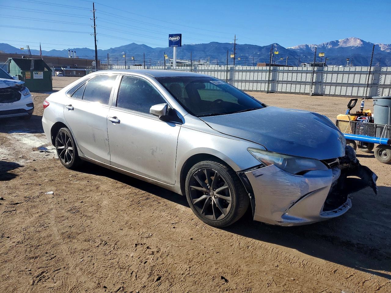2015 TOYOTA CAMRY LE photo 4